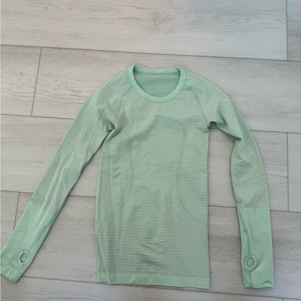 Swiftly Tech Long Sleeve Crew Long Sleeve T-Shirt Lululemon size 4 - Picture 2 of 5